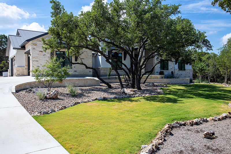 Modern Custom Home in John Newcombe Ranch – New Braunfels