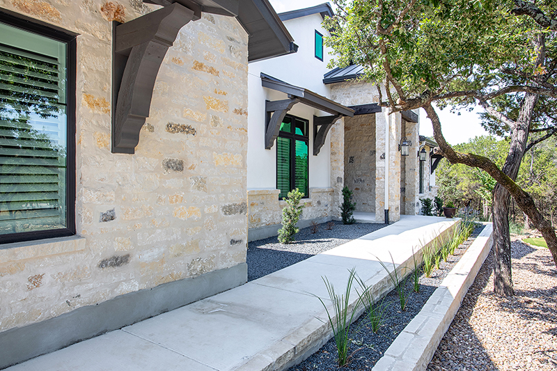 Modern Custom Home in John Newcombe Ranch – New Braunfels