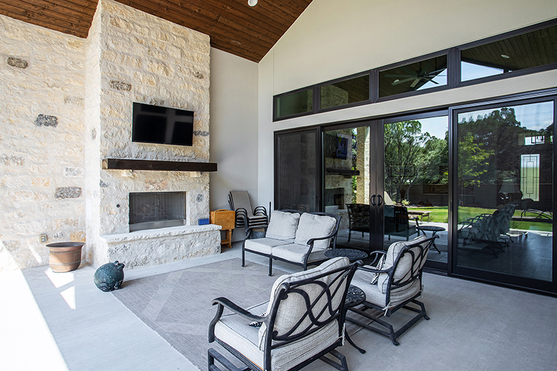 Modern Custom Home in John Newcombe Ranch – New Braunfels