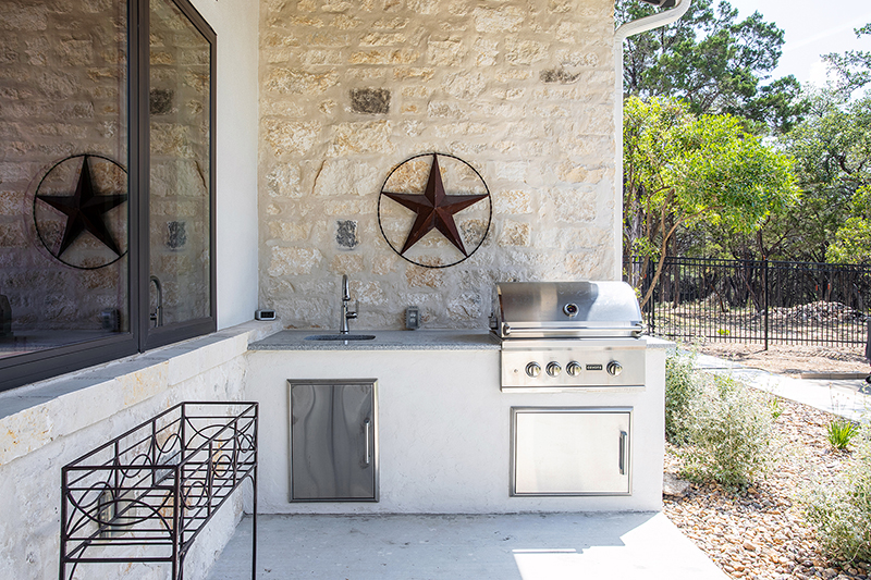 Modern Custom Home in John Newcombe Ranch – New Braunfels